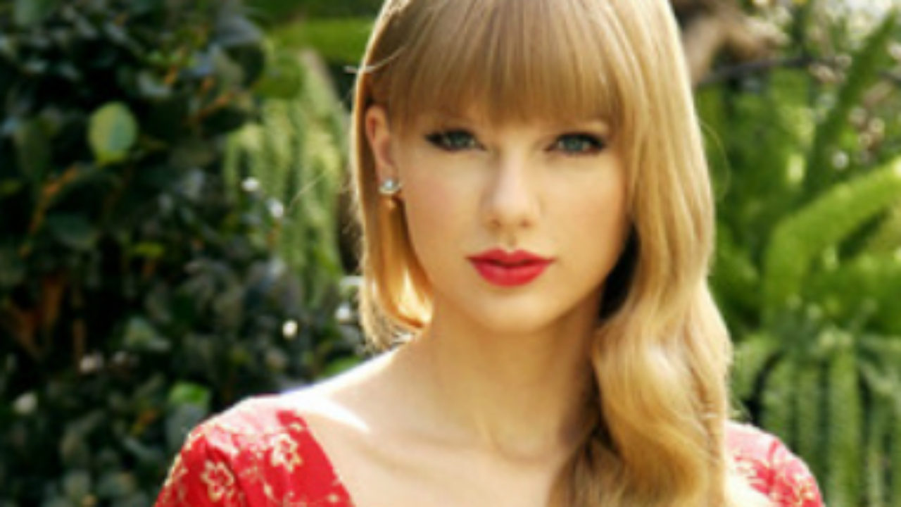 Taylor Swift Invites A Special Guests To Cmas Newstalk