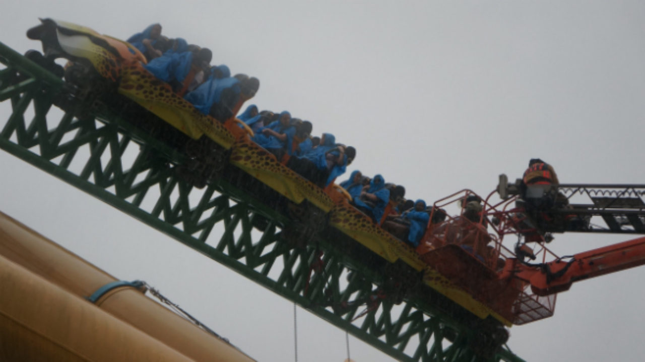 Cheetah Hunt Roller Coaster Gets Stuck Trapping 16 People